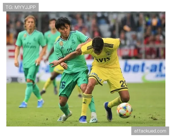 久保建英高位压迫中的回防效率与拼抢作用解析