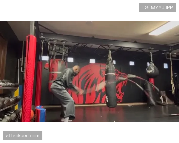 乔恩·琼斯训练完顺手买下整层健身房